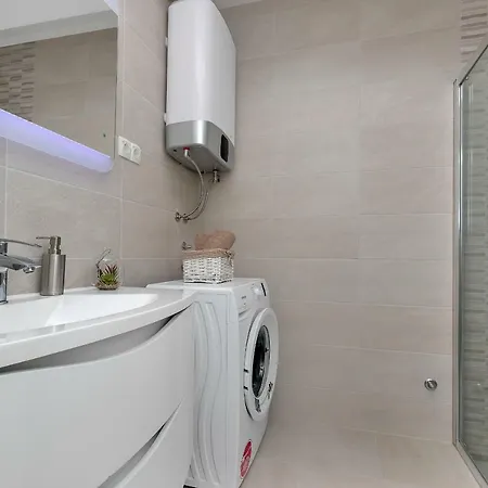 Silver דירה מאקרסקה